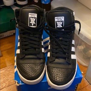 Adidas TOP TEN